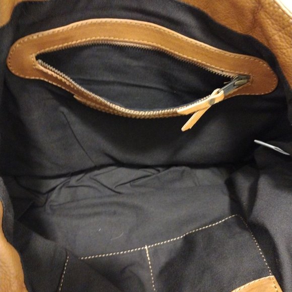 SOLD NWT Wanderers Travel Co. Madrid Handgag with Bellagio Card Wallet Included - Picture 5 of 15